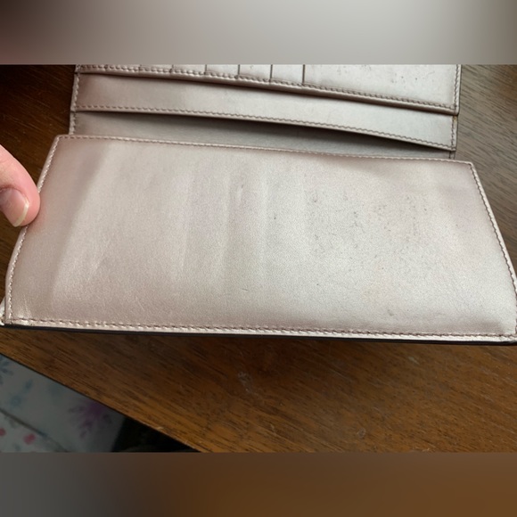 Authentic Gucci Microguccissima Monogram
Patent Leather Wallet - Picture 13 of 15